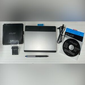 Wacom CTH-480 Intuos Small Creative Pen & Touch Tablet